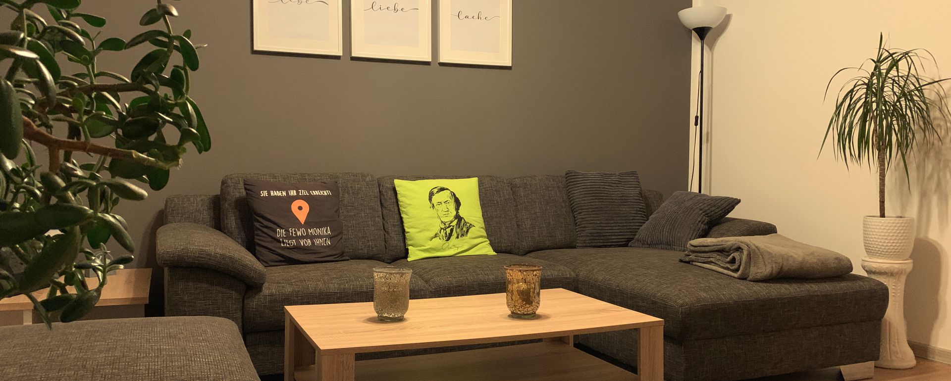 Modern-eingerichtetes-Wohnzimmer-der FeWo-Monika